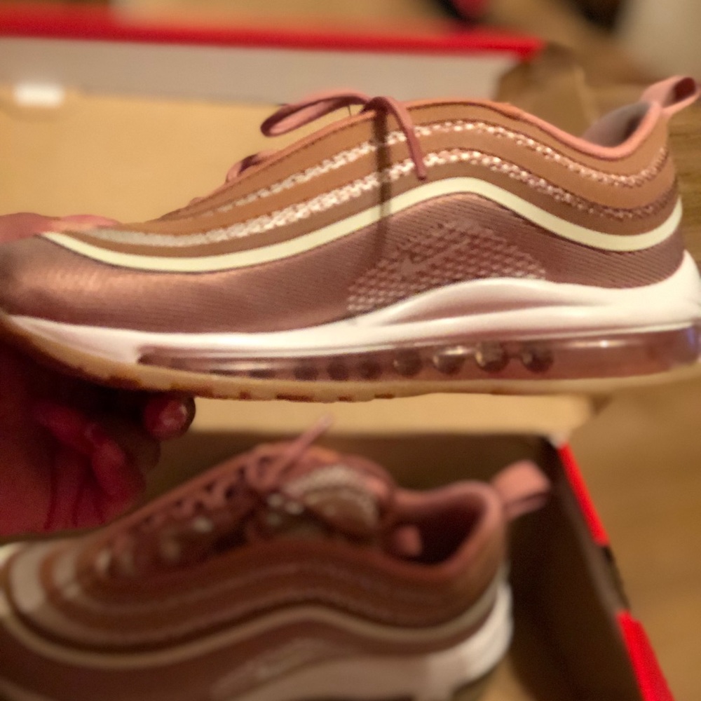 Nike rose metallic